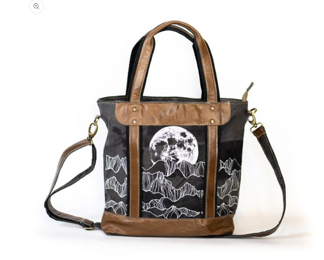 Tote / Moonrise
